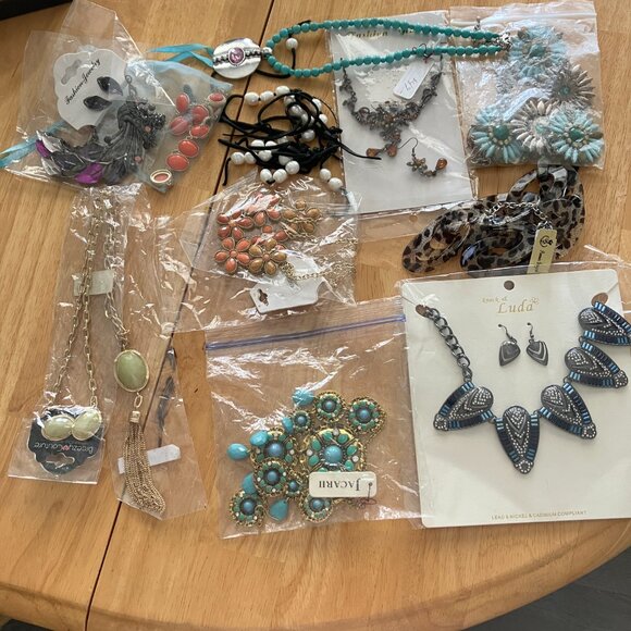 Mystery Vintage Jewelry Bundle About 4 lbs All Wearable 70+ Pieces - Picture 3 of 12